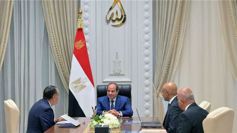 الرئيس السيسى يجتمع برئيس الوزراء ووزير التربية والتعليم