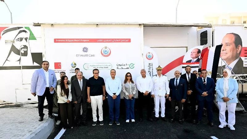 رئيس الوزراء يتفقد الوحدة المتنقلة للتدخلات القلبية والعصبية والعضلية خلال جولته بمستشفى رأس الحكمة المركزي