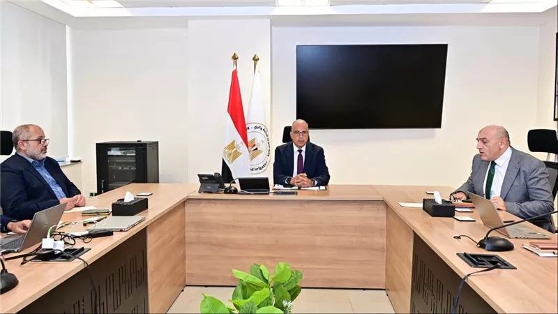 وزير الري يتابع مشروع التكيف مع التغيرات المناخية بالساحل الشمالي ودلتا النيل 