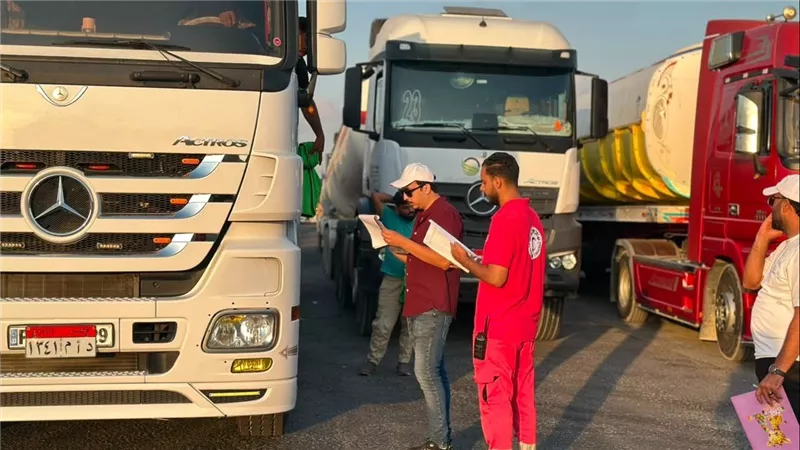 الهلال الأحمر المصري يُطلق قافلة «زاد العزة» الـ271 لدعم أهالي غزة