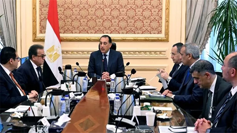 رئيس الوزراء يتابع مستجدات الموقف التنفيذي لمستشفى 